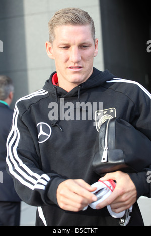 Bastian Schweinsteiger de l'équipe allemande de football à l'extérieur de l'hôtel Hyatt. Duessldorf, Allemagne - 02.09.2011 Banque D'Images