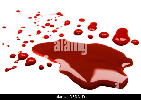 Taches de sang (flaque) isolé sur fond blanc. Banque D'Images