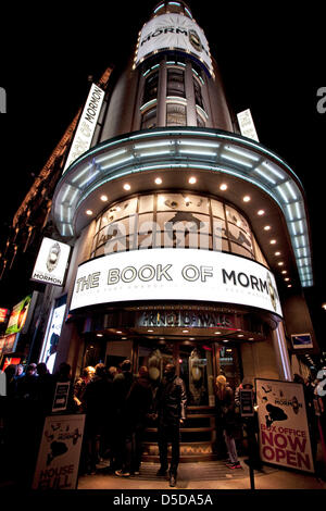 Londres, Royaume-Uni. 28 janvier 2013. 'Le Livre de Mormon' à Londres est un successCredit : Jeffrey Blackler / Alamy Live News Banque D'Images