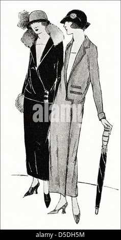 Mode de Paris 1923 designer inconnu. Deux-course de satin robe de crêpe noir garni de fourrure gris et noir garni de drap noir tresse. Illustration originale d'un magazine féminin de l'époque. Banque D'Images