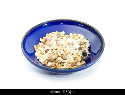 Dans un bol de muesli isolé sur fond blanc Banque D'Images