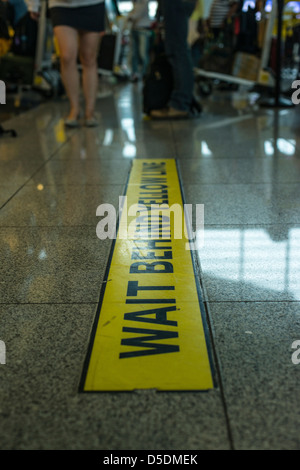 Ligne d'attente sur l'aéroport de Manille Banque D'Images