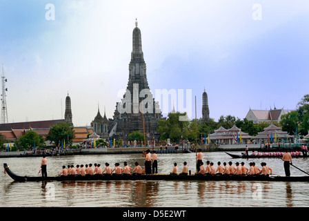 La Marine royale thaïlandaise en répétition pour les rois anniversaire en décembre prises à Bangkok Thaïlande le 20/10/2012 Banque D'Images