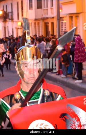 Parade pour Easterin Tunja, Colombie, Boyacá, Andes, Amérique du Sud. L'homme habillé en soldat romain. Banque D'Images