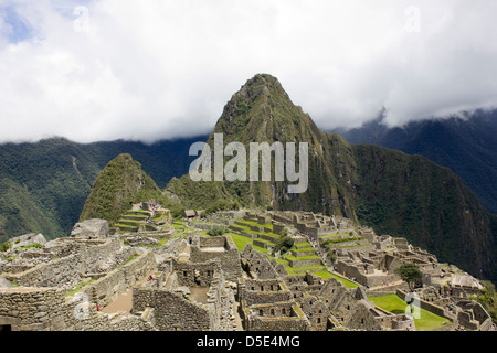 Ruines incas de Machu Picchu avec Huayna Picchu, Pérou Banque D'Images