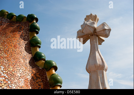 Détails sur le toit de la Casa Batlló une maison conçue par l'architecte Antoni Gaudi Banque D'Images