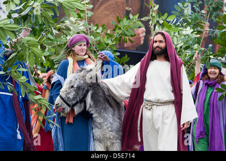 La Passion de Jésus à Trafalgar Square par les joueurs Wintershall le Vendredi Saint London England Banque D'Images