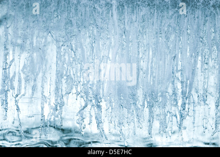 Gros plan de Blue Ice texture avec des bulles d'air gelé Banque D'Images