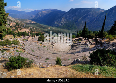 Ruines antiques, Delphes, Grèce montagnes Parnassus Banque D'Images