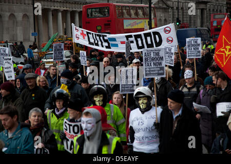 Londres, Royaume-Uni. Samedi 30 mars 2013. Une marche a eu lieu en face de Trafalgar Square à Downing Street pour protester contre le projet de taxe de chambre à coucher. Credit : Nelson Pereira /Alamy Live News Banque D'Images