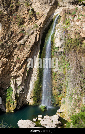 Cascade de Ronda à la fin d'el Tajo River Gorge, Andalousie, espagne. Banque D'Images