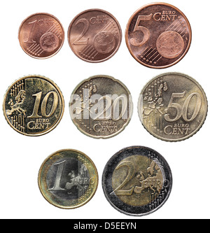 Ensemble de pièces en euro de dénominations différentes, sur fond blanc Banque D'Images