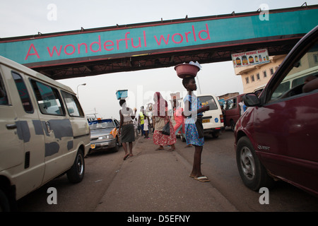 Scène de rue à Accra, Ghana. Banque D'Images