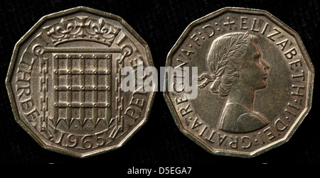 Pièce de 3 pence, La Reine Elizabeth II, couronné d'une herse, UK, 1965 Banque D'Images