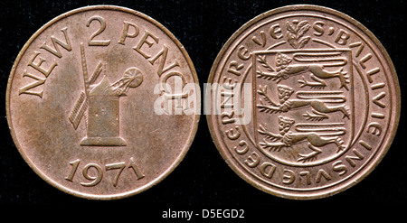 2 nouveaux pence coins, Moulin de Sark, bailliage de Guernesey, UK, 1971 Banque D'Images