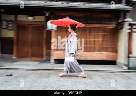 Aller au travail de la Maiko, Kyoto, Japon Banque D'Images