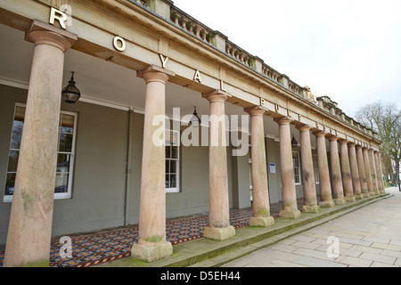 Extérieur de la pompe royale Chambres & Baths La Parade Leamington Spa Warwickshire UK Banque D'Images