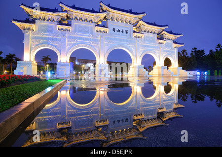 Place de la liberté d'arches à Taipei, Taiwan. Banque D'Images