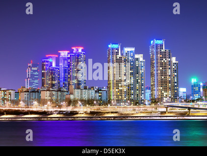 Appartements de luxe des tours dans le quartier de Gangnam, à Séoul, Corée. Banque D'Images