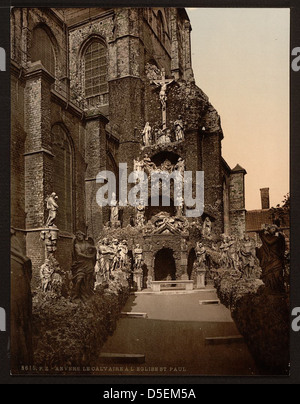 Cette photographie montre la scène du Calvaire à l'église Saint Paul à Anvers, Belgique. L'image capture une représentation religieuse du Christ sur la croix, mettant en valeur le riche patrimoine religieux et l'importance artistique de l'église. Banque D'Images
