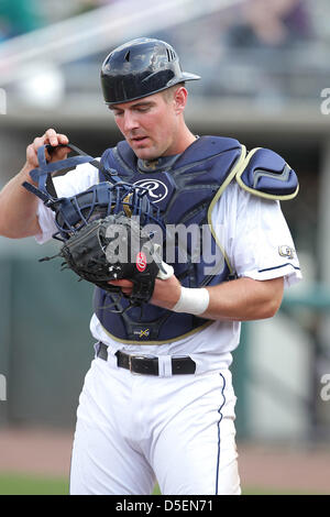 Atlanta, Georgia, USA. 30 mars, 2013. Le Georgia Tech Yellow Jackets concluait une série 3-jeu avec un en-tête double à l'encontre de la Wake Forest Demon diacres à Russ Chandler Stadium à Atlanta en Géorgie. Georgia Tech catcher dans le jeu deux Zane Evans (10). Les Yellow Jackets abandonné le deuxième match à 8-6 de Wake Forest. Banque D'Images
