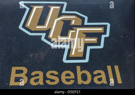 30 mars 2013 : Baseball UCF au cours de C-USA NCAA Baseball jeu 3 action entre le Departement de l'Aigle royal et de l'UCF Knights. Departement UCF défait 4-3 au Jay Bergman Domaine d'Orlando, Floride Banque D'Images