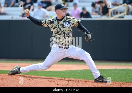 30 mars 2013 : le centre de la Floride Zac rhp Favre (31) au cours de C-USA NCAA Baseball jeu 3 action entre le Departement de l'Aigle royal et de l'UCF Knights. Departement UCF défait 4-3 au Jay Bergman Domaine d'Orlando, Floride Banque D'Images