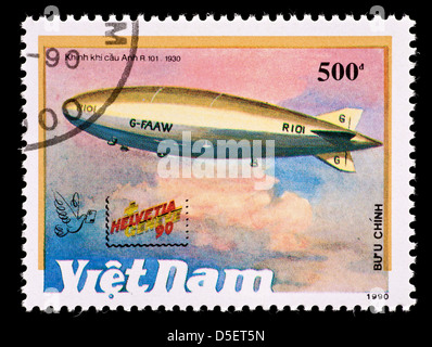 Timbre-poste du Vietnam représentant le dirigeable R101, 1930 Banque D'Images