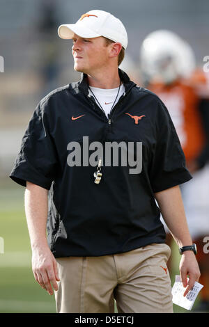 Austin, Texas, États-Unis. 30 mars, 2013. Poste de coordonnateur offensif des Applewhite au cours de la Texas 2013 Orange-White Football Scrimmage au Darrell K Royal-Texas Memorial Stadium. Banque D'Images