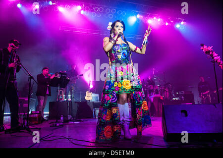 Chicago, USA. 30 mars, 2013. L'auteur-compositeur mexicaine Lila Downs en prestation au Théâtre du congrès à Chicago, Etats-Unis. Crédit : Max Herman/Alamy Live News Banque D'Images