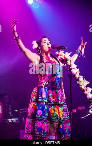 Chicago, USA. 30 mars, 2013. L'auteur-compositeur mexicaine Lila Downs en prestation au Théâtre du congrès à Chicago, Etats-Unis. Crédit : Max Herman/Alamy Live News Banque D'Images