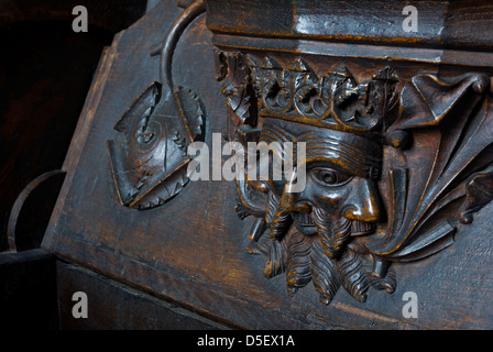 Détail de stalles du choeur en Prieuré de Cartmel, Cumbria, Angleterre, Royaume-Uni Banque D'Images