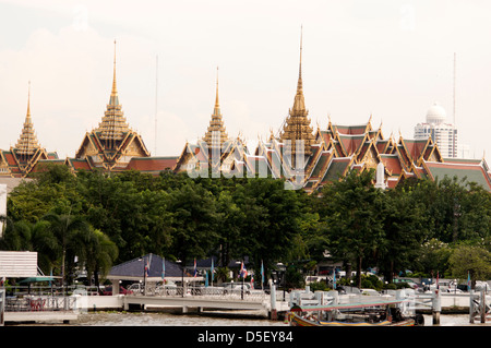 Des scènes de la rivière à partir d'un bateau descendant la rivière Chao Praya, à Bangkok, Thaïlande Banque D'Images