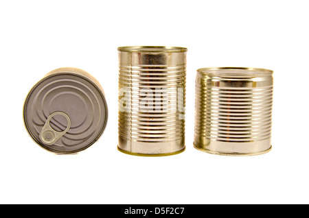 Trois boîtes de conserve alimentaire fermé isolé sur fond blanc Banque D'Images