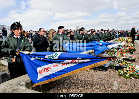 Belfast, Irlande du Nord. 16/02/2013. Les républicains irlandais commémorer l'Insurrection de Pâques 1916 en nous souvenant de leurs morts au cimetière de Milltown. Banque D'Images