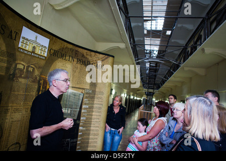 Les touristes visitent la prison de Crumlin Road, Belfast, Irlande du Nord. Banque D'Images