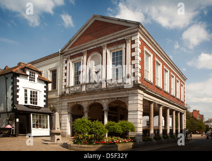 L'Angleterre, Berkshire, Windsor, High Street, Guildhall et de marché Cross House (crooked house) Banque D'Images