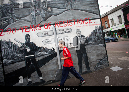 Une murale sur la Shankill Road, Belfast, Irlande du Nord. Banque D'Images