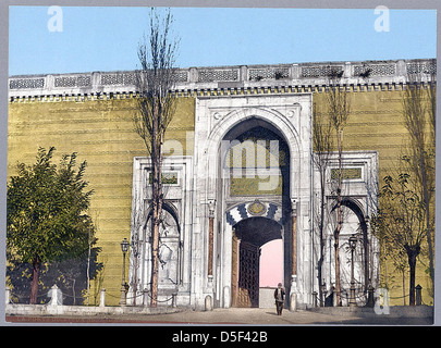 Une photo de 1890-1900 montrant la porte impériale du Palais de Topkapi à Constantinople (aujourd'hui Istanbul, Turquie), avec l'architecture majestueuse de l'époque. Banque D'Images