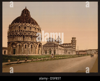 La place de la cathédrale de Pise, en Italie, présente les monuments architecturaux renommés, y compris la Tour penchée de Pise. Située au cœur de la Toscane, la place est un site classé au patrimoine mondial de l'UNESCO, attirant des millions de visiteurs chaque année pour son importance historique et ses structures uniques. Banque D'Images