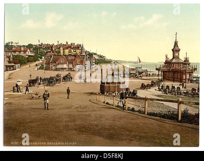 L'entrée du port de Bournemouth, Angleterre, situé dans le Dorset, Hampshire. Le port est un élément clé de la ville côtière connue pour sa beauté pittoresque et ses activités maritimes. Banque D'Images