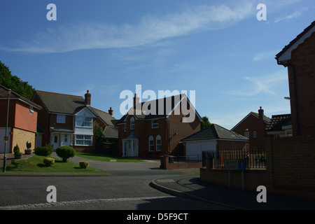 English housing estate blue sky road pavement sign Banque D'Images