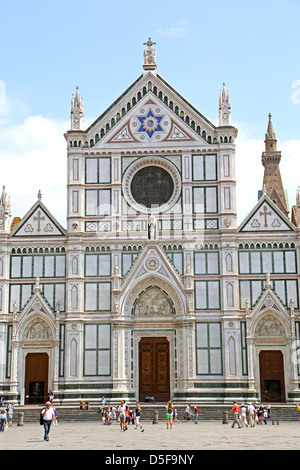 La en face de la Basilique Santa Croce de Florence Italie Banque D'Images