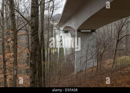 Une vue de la Natchez Trace Parkway Bridge à Franklin, Tennessee. Banque D'Images