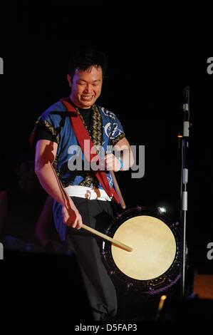 Penang, Malaisie. 30 mars, 2013. Groupe de musique Dagaya de Nagoya, au Japon, avec des instruments traditionnels japonais à Penang World Music Festival 2013, Jaridn Botanique de Penang, Quarry Park, Penang, Malaisie. (Photo de Robertus/Pudyanto AFLO/Alamy Live News) Banque D'Images