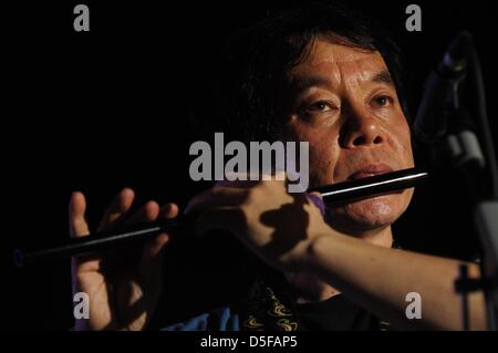 Penang, Malaisie. 30 mars, 2013. Groupe de musique Dagaya de Nagoya, au Japon, avec des instruments traditionnels japonais à Penang World Music Festival 2013, Jaridn Botanique de Penang, Quarry Park, Penang, Malaisie. (Photo de Robertus/Pudyanto AFLO/Alamy Live News) Banque D'Images