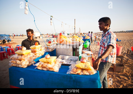 Stands de nourriture sur la plage, Chennai, Tamil Nadu, Inde Banque D'Images