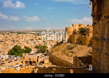 Ville avec le fort sur la colline parlementaire, fort de Jaisalmer, Jaisalmer, Rajasthan, India Banque D'Images