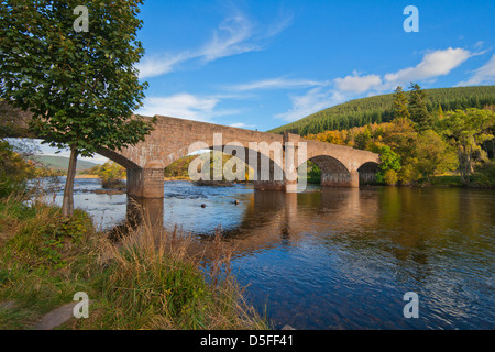 Pont de Ballater, rivière Dee, Aberdeenshire, Scotland, UK Banque D'Images