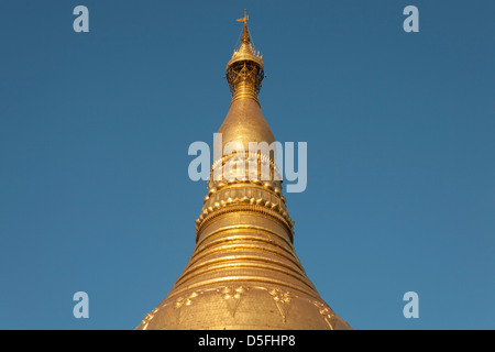 Le principal stupa doré de la pagode Shwedagon à Yangon (Rangoon), le Myanmar (Birmanie), Banque D'Images